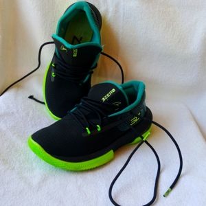 As 5.5 youts ( women sz 7 ) shoes 3 zero